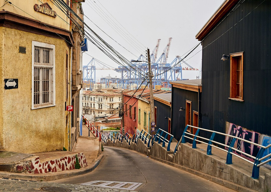 colorful houses valparaiso